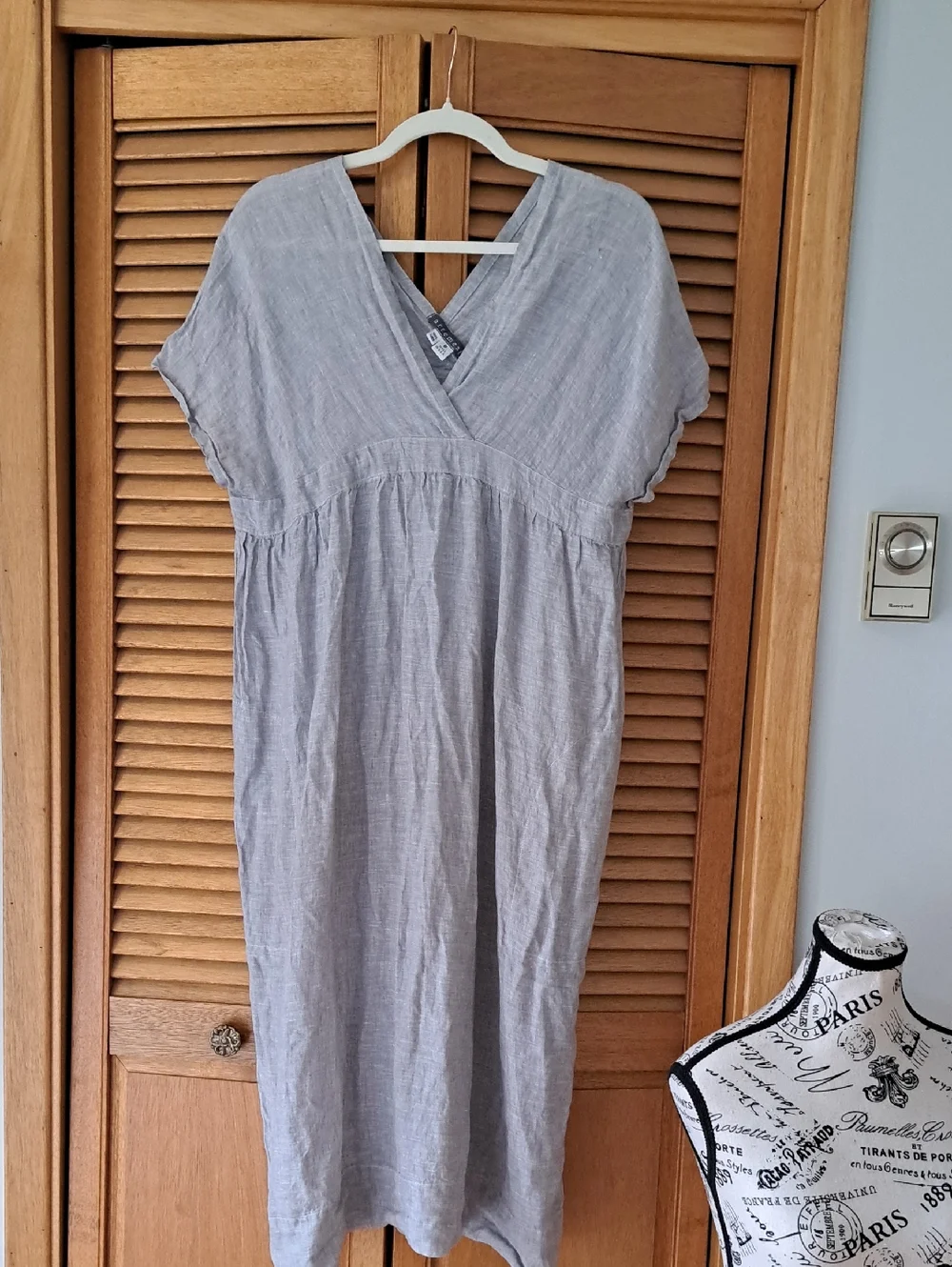 ARTEMESIA LINEN Light Gray V-Neck Midi Dress Size M - Picture 1 of 4